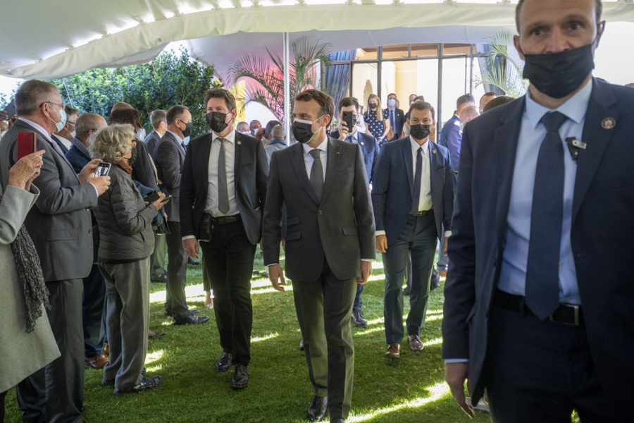 PARIZ DIŽE RUKE! Makron najavio povlačenje vojske!