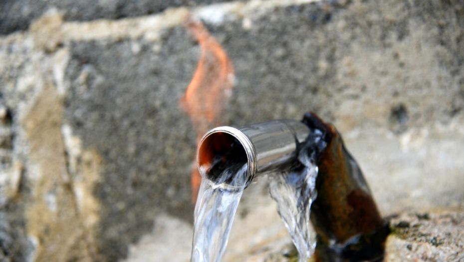 LEKOVITA VODA, KOJA GORI! Meštani se kunu da je spas za bubrege, želudac… Ovo je svetsko čudo