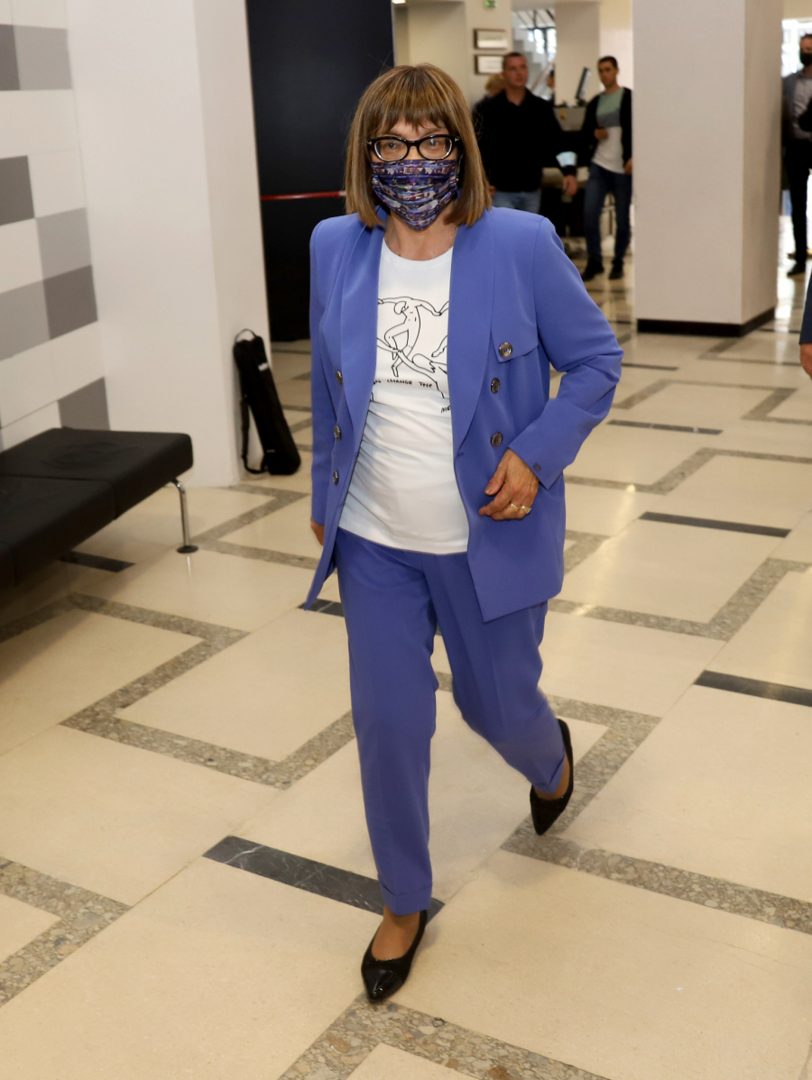 FUNKCIONERI SNS-A NAPRAVILI MODNU POMETNJU NA GLAVNOM ODBORU: Babić metro, a Đurić retro!