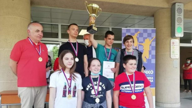 EKIPNO TAKMIČENJE UČENIKA OSNOVNIH ŠKOLA Trijumf malih Beograđana, presudio veći broj ukupnih bodova