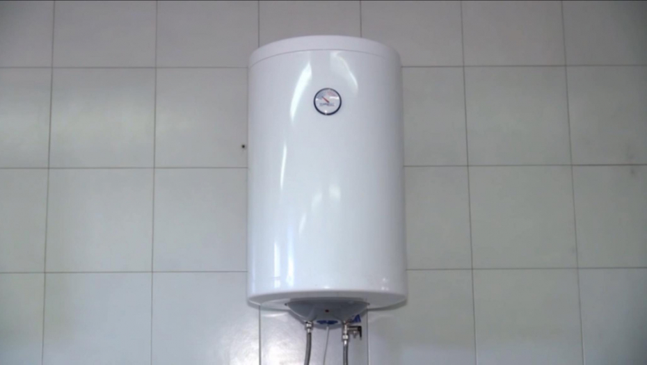 MAJSTORI OTKRILI TRIK: Uradite ovo kada palite bojler i račun za struju će biti duplo manji