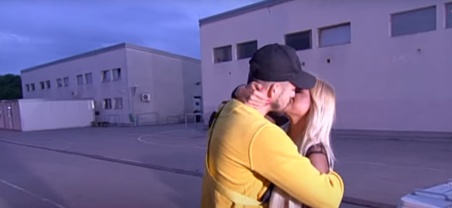 IZMAKLA MU KRALJEVSKU STOLICU Kristijan nakon tri nedelje nije više vođa, od sada će dama vladati Belom kućom!