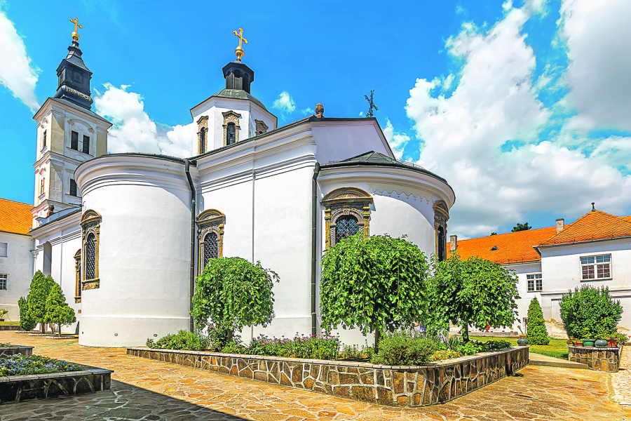 KRUŠEDOL - SVETINJA STARA POLA MILENIJUMA Jedna od najznačajnijih i najstarijih pravoslavnih manastira