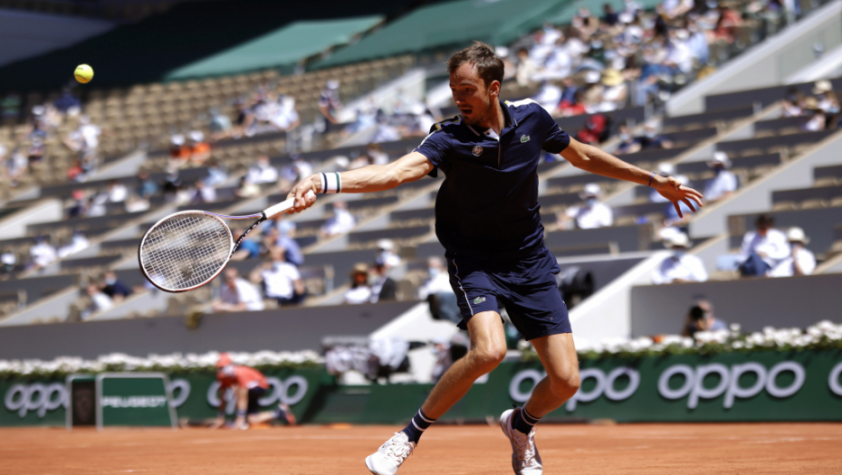 KONAČNO PREKINUO POST Medvedev ostvario prvu pobedu u istoriji na Rolan Garosu