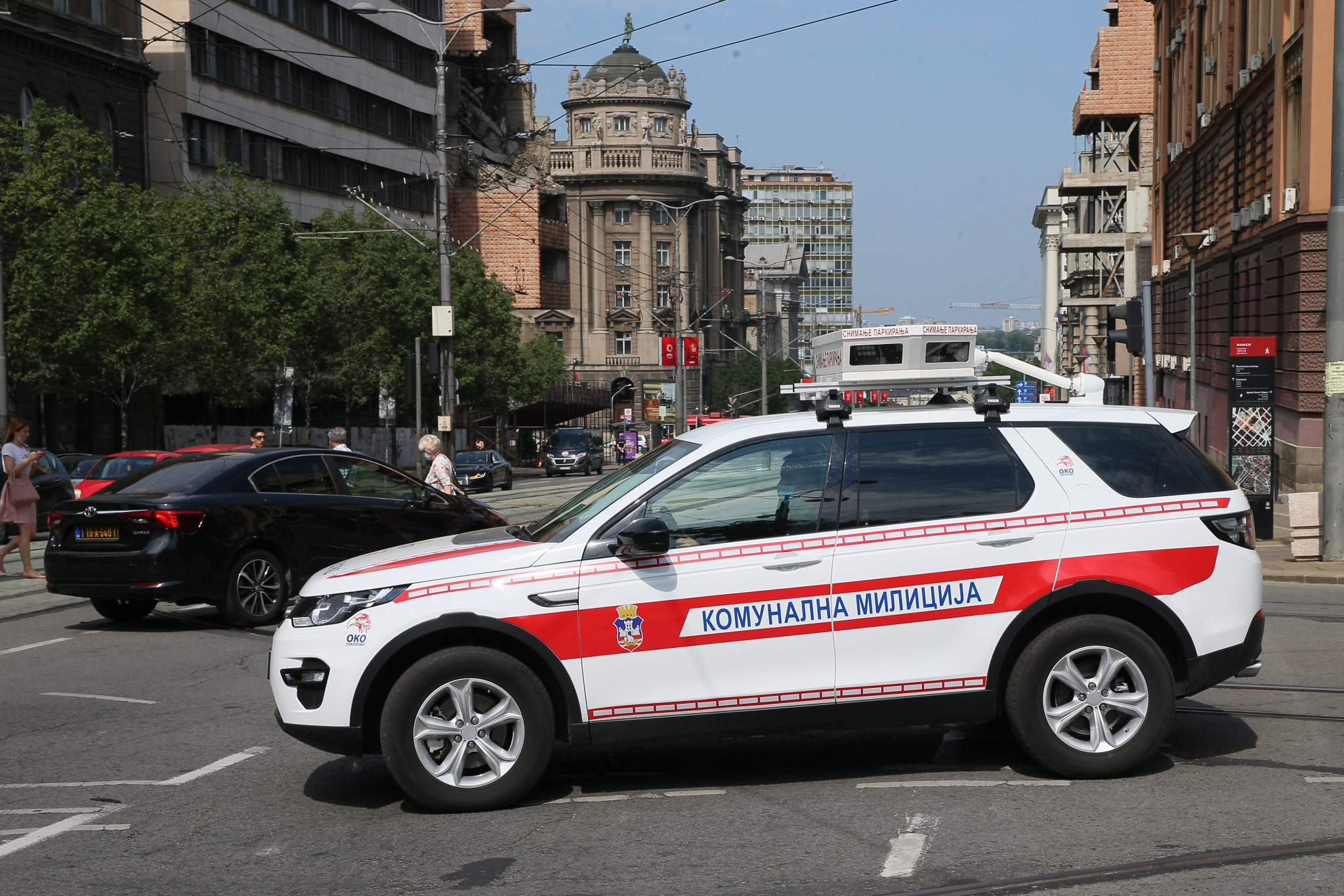 VOZAČI, OPREZNO! Nepropisno parkiranje može skupo da vas košta:  ZA KOLA NA TRAVI 25.000 dinara