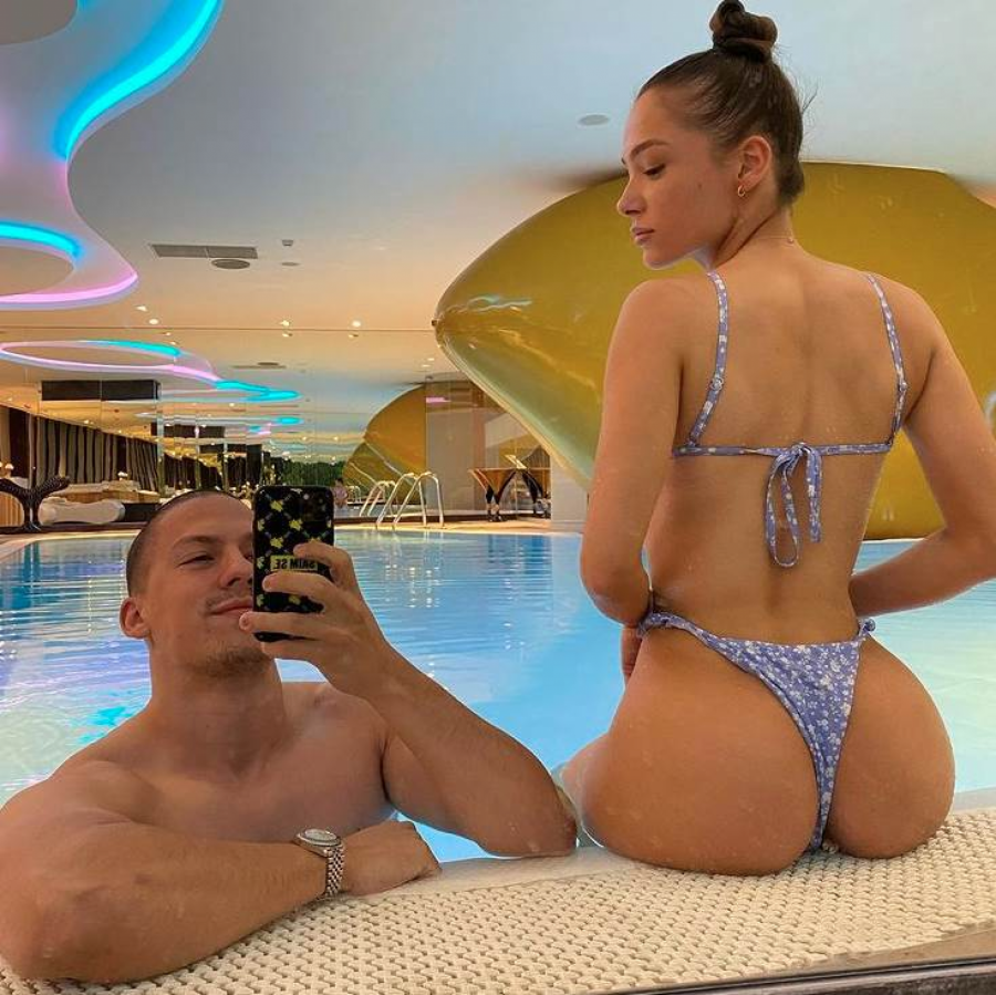 PLJUŠTE UVREDE SA SVIH STRANA! Baka Prase objavio fotku svoje polugole devojke, jutjuber ovim postupkom još više navukao gnev javnosti! (FOTO)