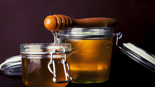 Poboljšajte zdravlje i povratite snagu: Napravite moćni lek od meda, celera i belog luka