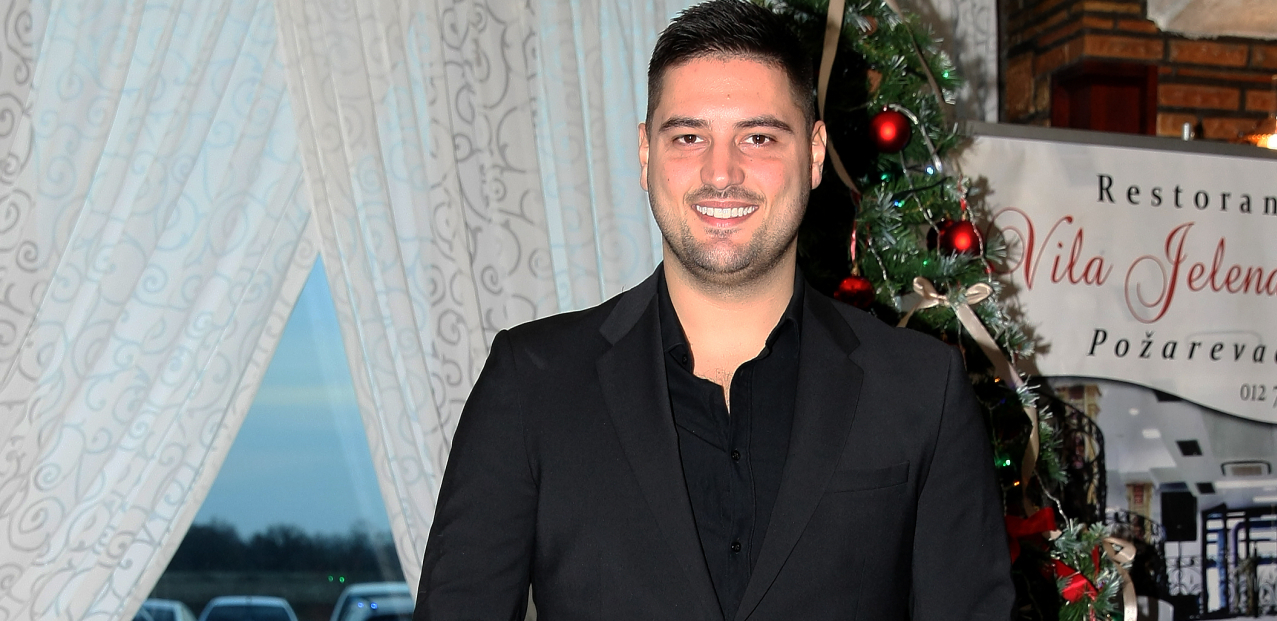 LJUBA PERUĆICA SE OGLASIO I ISKRENO REKAO KAKO SE OSEĆA Pevač nije mogao da ustane iz kreveta, pokosio ga virus koji jedva podnosi (VIDEO)