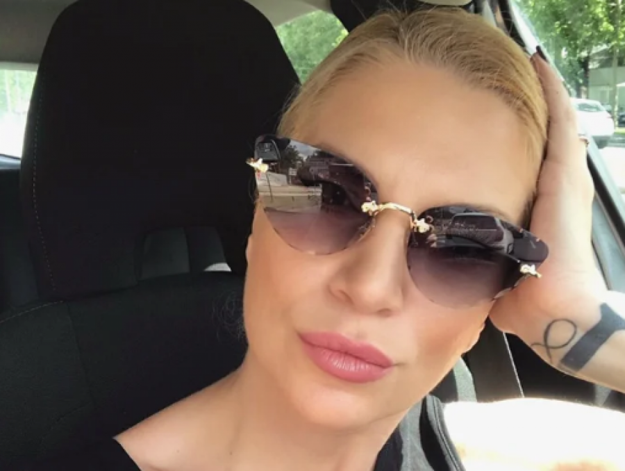 SEĆATE LI SE NJE? Harala je estradom pre 20 godina, nestala sa javne scene, prošla kroz težak razvod, a evo kako danas izgleda i čime se bavi Katarina Sotirović! (FOTO)