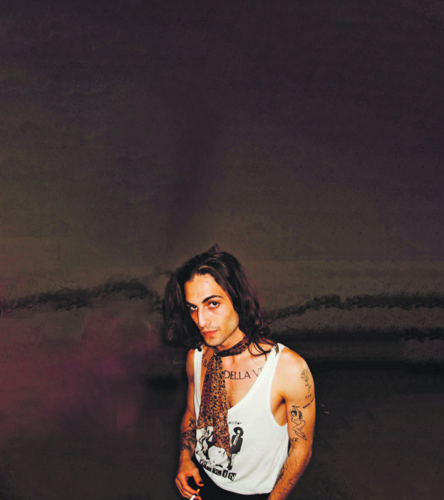 DAMIJANO NE PRAKTIKUJE SE*S ZBOG BOLESTI DEVOJKE Novi detalji iz spavaće sobe trenutno najpopularnijeg evropskog pevača!