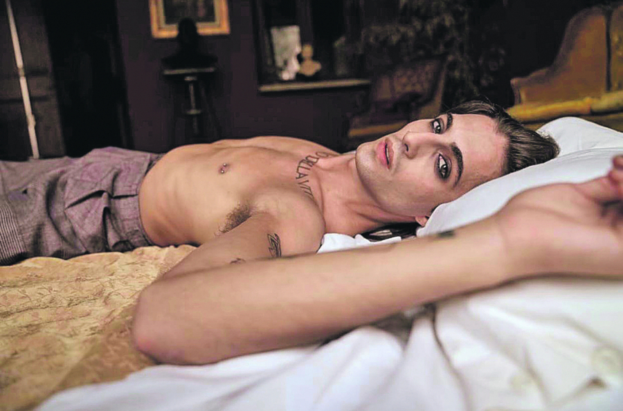 DAMIJANO NE PRAKTIKUJE SE*S ZBOG BOLESTI DEVOJKE Novi detalji iz spavaće sobe trenutno najpopularnijeg evropskog pevača!