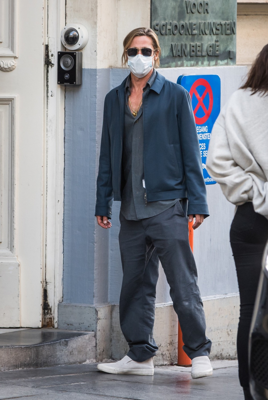 DA LI JE OVO ANĐELININA ZAMENICA? Bred Pit celu noć flertovao, pa razmenio broj telefona sa 21 godinu mlađom glumicom, evo kako izgleda zgodna Andra (FOTO)