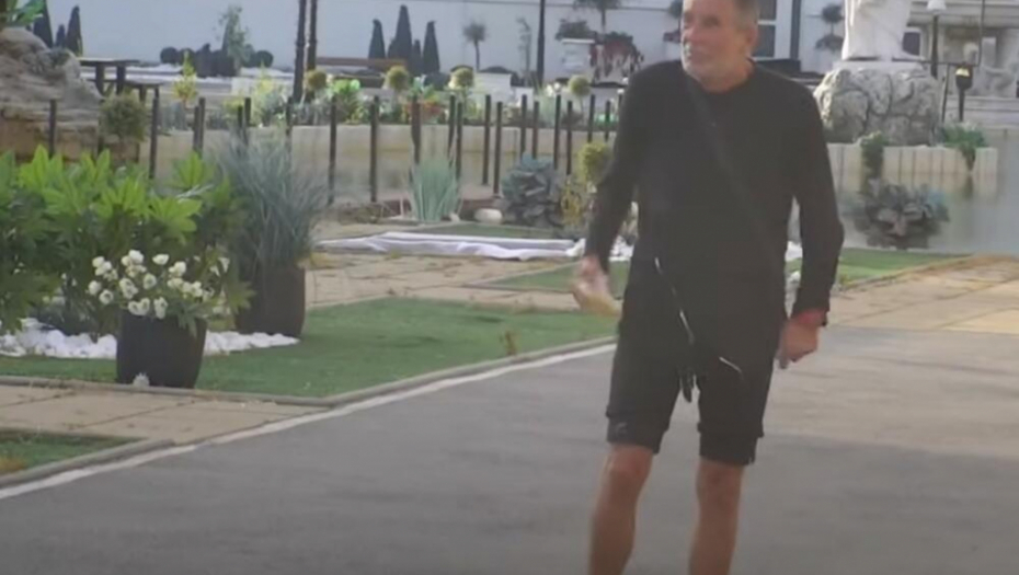 SMRADU LJUDSKI, KLOŠARČINO NAJVEĆA! U "Zadruzi" danas seva na sve strane, Mića i Bora u žestokom klinču, Santana najavio tužbu