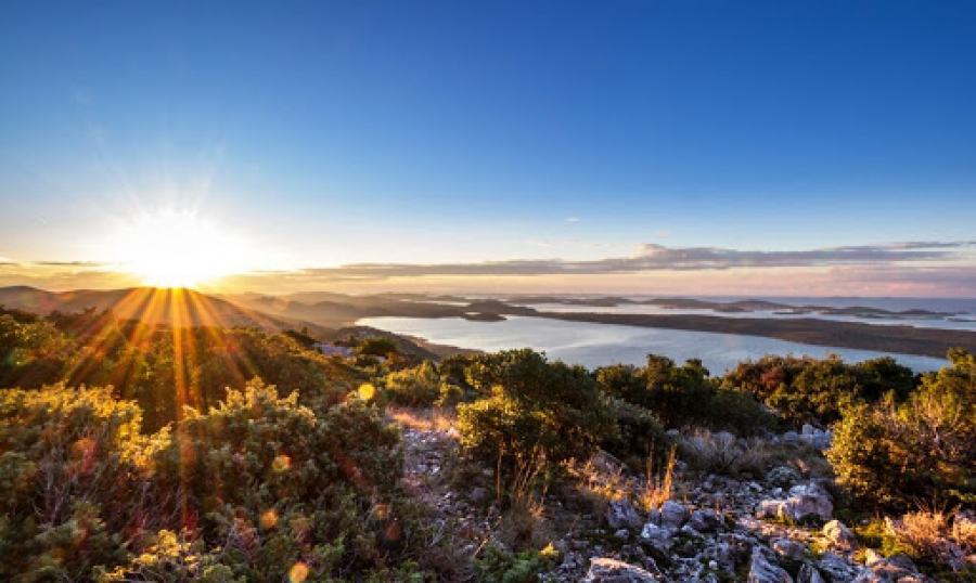 HOROSKOP ZA PETAK, 27. MAJ Burna ljubavna avantura čeka Lavove, kašnjenje uplate Devicama remeti planove, Ribama će loša vest pokvariti dan