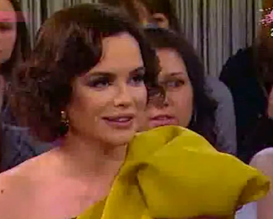 NIKAD VIĐENE FOTOGRAFIJE Transformacija veka, Jovana Jeremić neprepoznatljiva, sa crnom kosom bodrila Severinu iz prvog reda (FOTO)