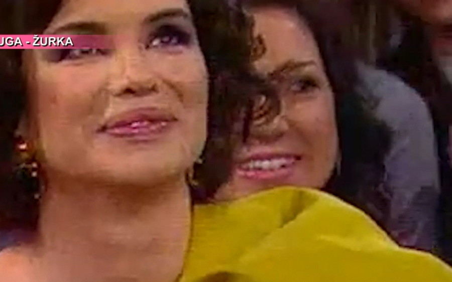 NIKAD VIĐENE FOTOGRAFIJE Transformacija veka, Jovana Jeremić neprepoznatljiva, sa crnom kosom bodrila Severinu iz prvog reda (FOTO)