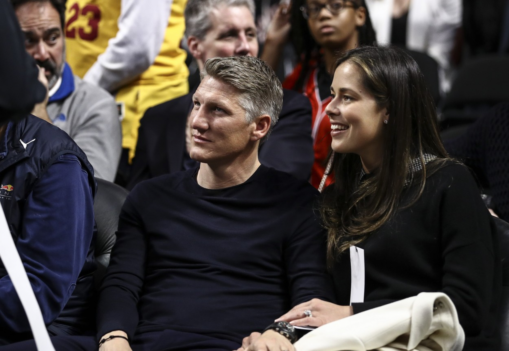 BASTIJAN ANI SPREMIO VELIKO IZNENAĐENJE! Švajnštajger se baš otvorio za godišnjicu braka, Srpkinja će se oduševiti! (FOTO)