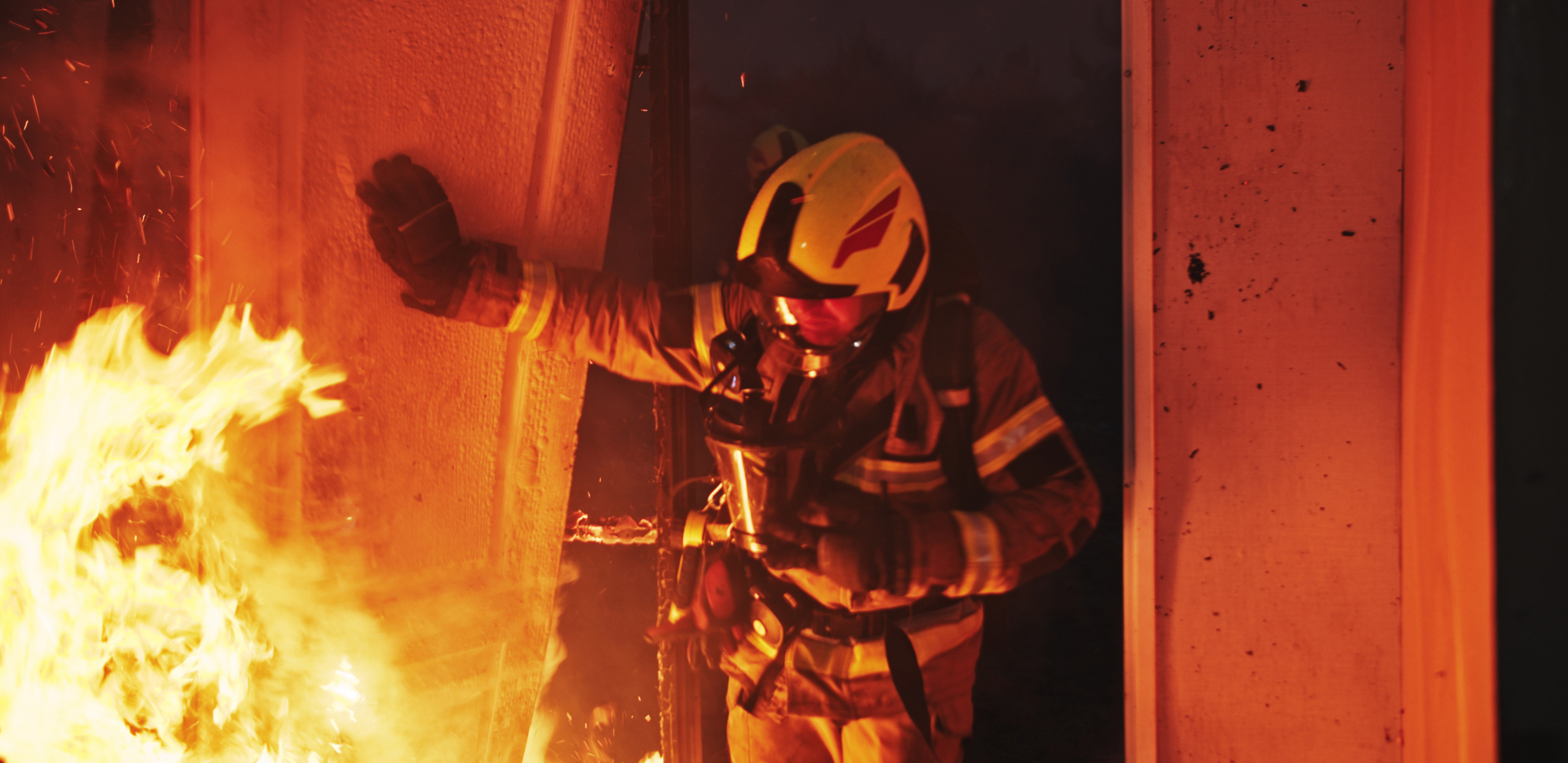 VELIKI POŽAR KOD ŠIBENIKA: Vatrogasci se bore sa vatrenom stihijom, angažovana i dva kanadera