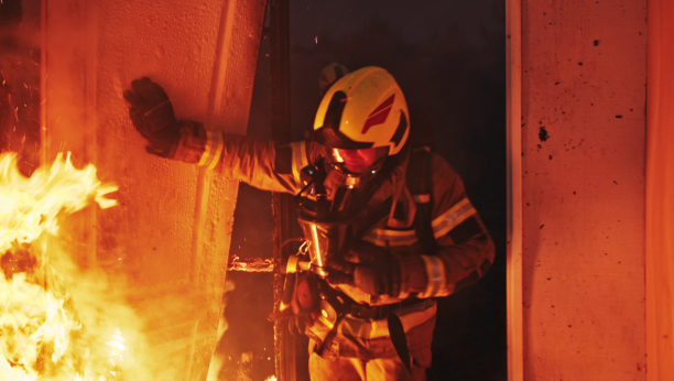 VELIKI POŽAR KOD ŠIBENIKA: Vatrogasci se bore sa vatrenom stihijom, angažovana i dva kanadera