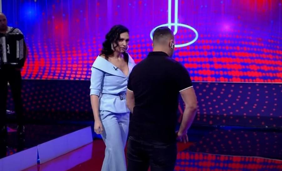 LJUPKA ZATVORENA U CRNOJ GORI Pevačica ne može nazad u Srbiju