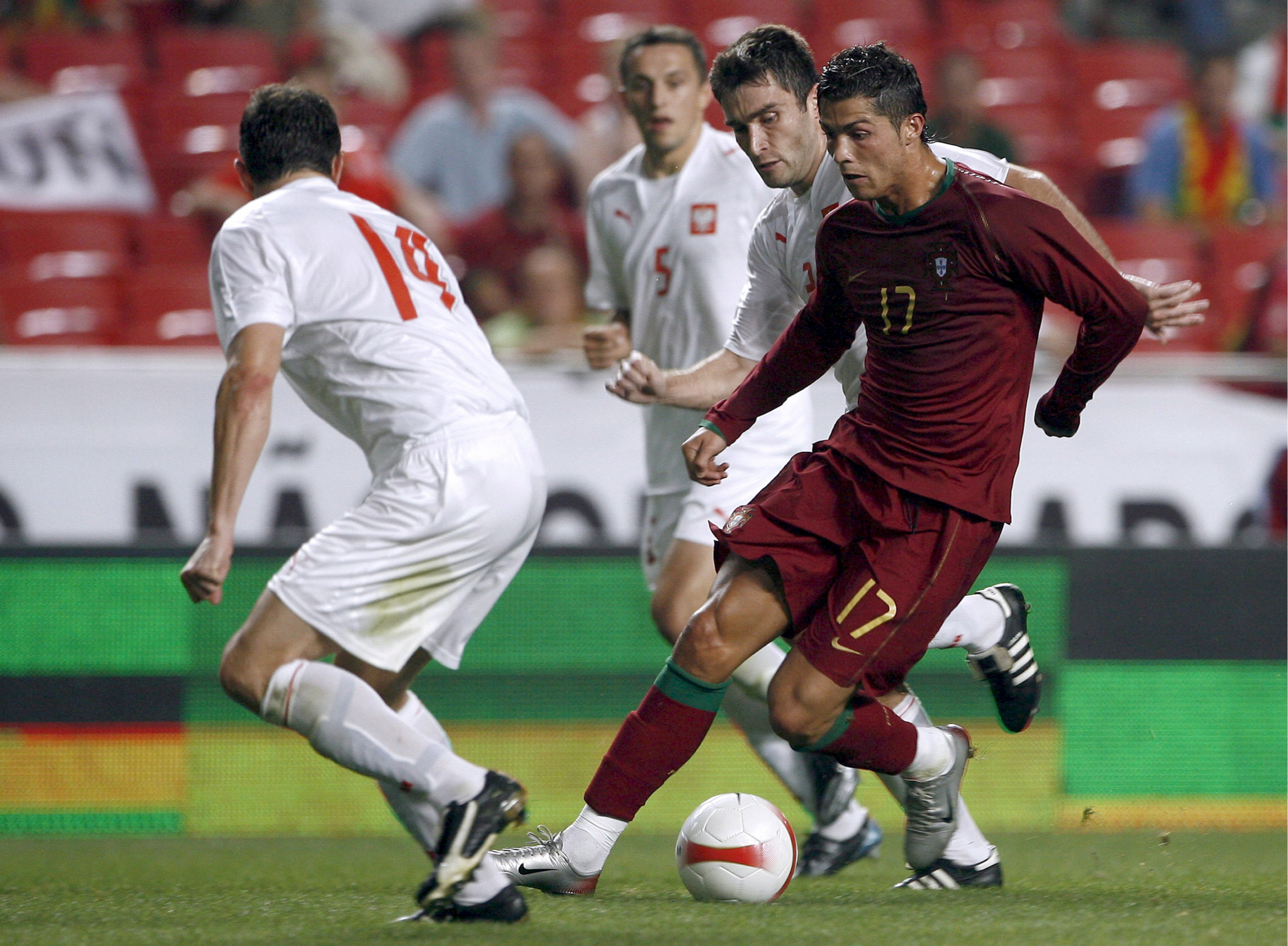 CEO TIM ZVEZDE GA TRAŽIO PO KAFANAMA, OBOŽAVAO PIVO I PLJESKAVICE! Gde je nestao poznati pijanac i čovek koji je stavio 