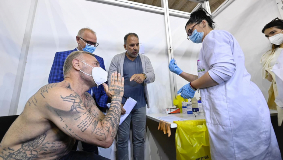 DIVNE VESTI! Nakon vakcinacije poznatog milionera Vesić najavio besplatan koncert za Beograđane na kom će čuveni Đanluka puštati muziku!