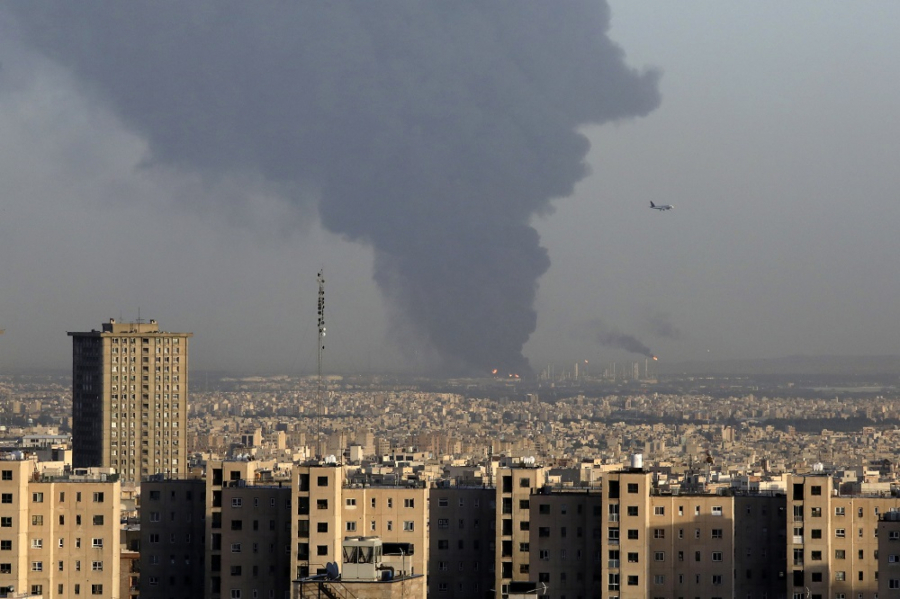 POŽAR, PA EKSPLOZIJA! Gust dim se nadvio iznad Teherana, iscureo tečni gas! (FOTO)