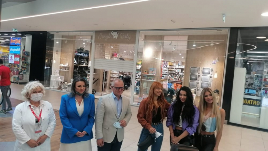 URAGANKE POZVALE MLADE DA SLEDE NJIHOV PRIMER Srpska trojka koja je pokorila Evropu danas otvorila novi punkt za vakcinaciju u Beogradu (FOTO)