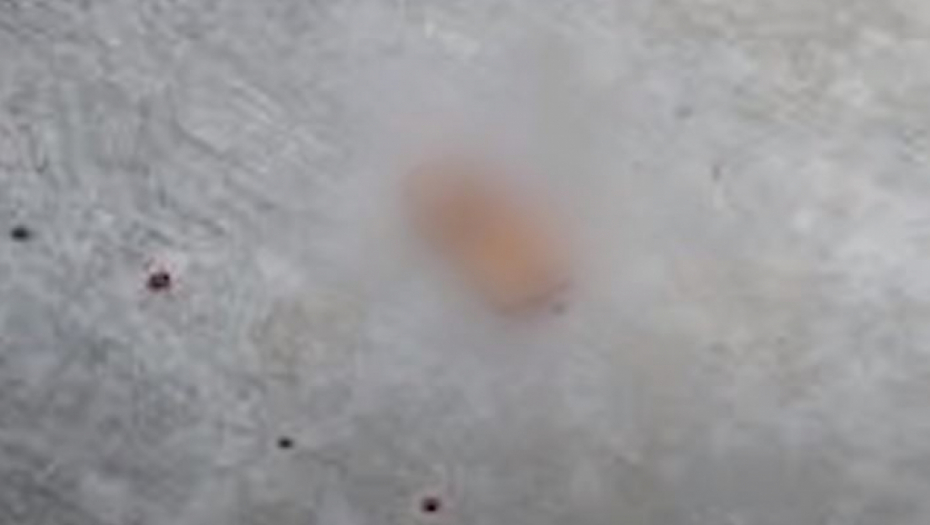 Nakon što je videla da su joj sve gume isečene, devojka je pored auta pronašla užasnu stvar i oduzela se od straha!