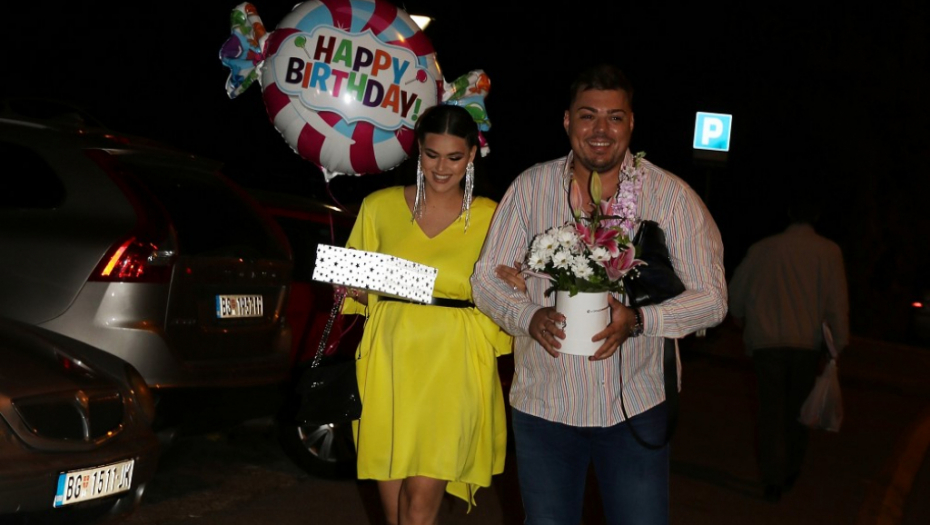 IZNENAĐENJE U PET UJUTRU Sloba Vasić pokazao sobu punu balona: Ti si moj poklon!