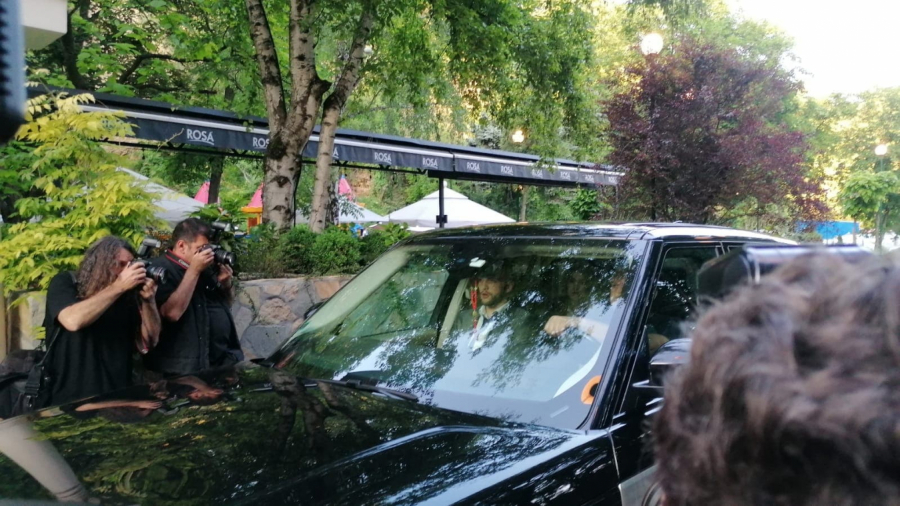 TO JEDAN DOBAR GEN! Ceca poručila da je Veljko isti njegov pokojni otac, a kada je spomenula Arkanovo ime pevačicine oči su preplavile suze (FOTO/VIDEO)