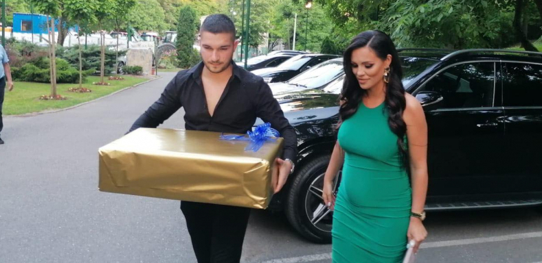 IAKO JE TRUDNA NE STAJE S POSLOM Mnogi će reći da se Bojana Rodić dobro udala, a ona je sad pokazala kako se prave pare