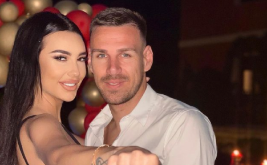 NE MOŽE VIŠE DA SAKRIJE! KAĆA GRUJIĆ PEVALA, A SVI GLEDALI U NJEN STOMAK Pevačici trudnoća počela da se primećuje! (VIDEO)