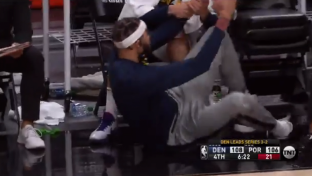 OVAJ POTEZ JE REŠIO UTAKMICU! BOSANAC SE NIŠTA NIJE PITAO! Jokić pogodio preko Nurkića, svi pričaju o reakciji saigrača! (VIDEO)