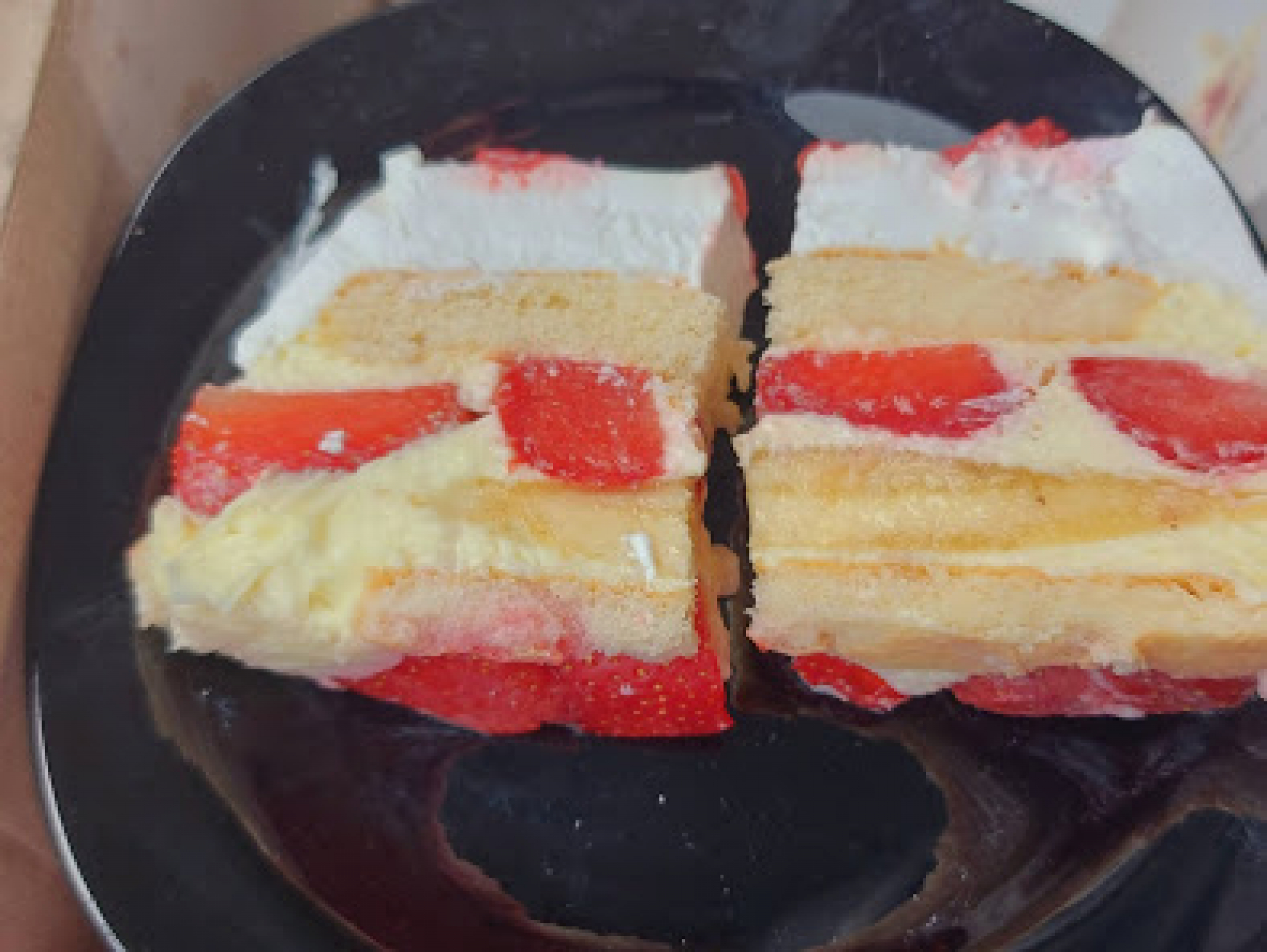 SREĆA NA TANJIRU: Voćna torta,  popravlja raspoloženje, bolje od slasoleda!