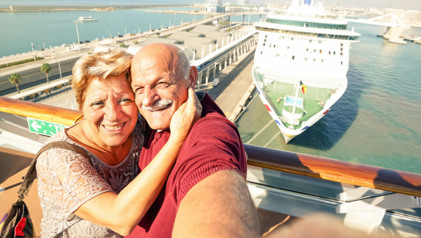OD KROFNI DO KRSTARENJA Bela kuća daje razne podsticaje za vakcinaciju, a narod se ne buni!