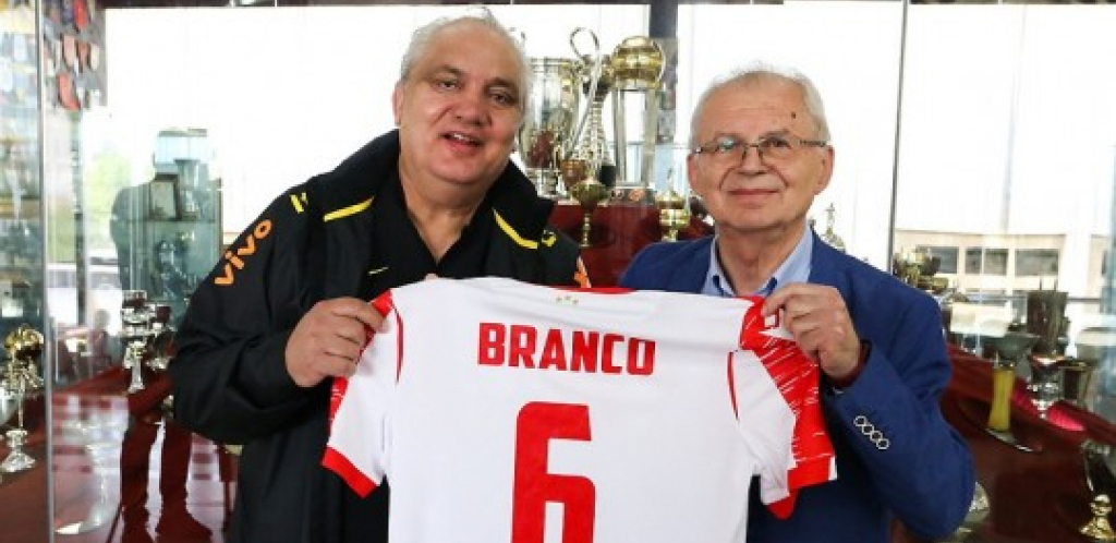 VAŽAN GOST NA "MARAKANI" Zvezdu posetio svetski šampion