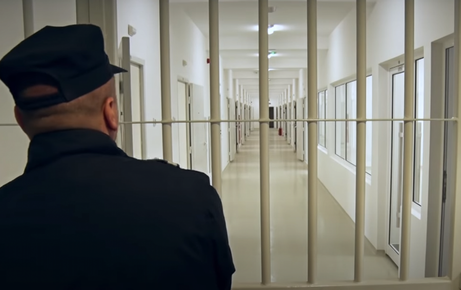 PAKAO U ZATVORIMA NA KOSOVU Osuđenici nemaju prava da telefoniraju familiji, niti da dobijaju pakete hrane (FOTO)