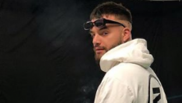 CECA PO NASTUPU UZME 50.000 EVRA, A SEVE 30.000 Estrada nakon leta prepuna para, ova pevačica ima najviše tezgi, a Prijovićka je iznenađenje