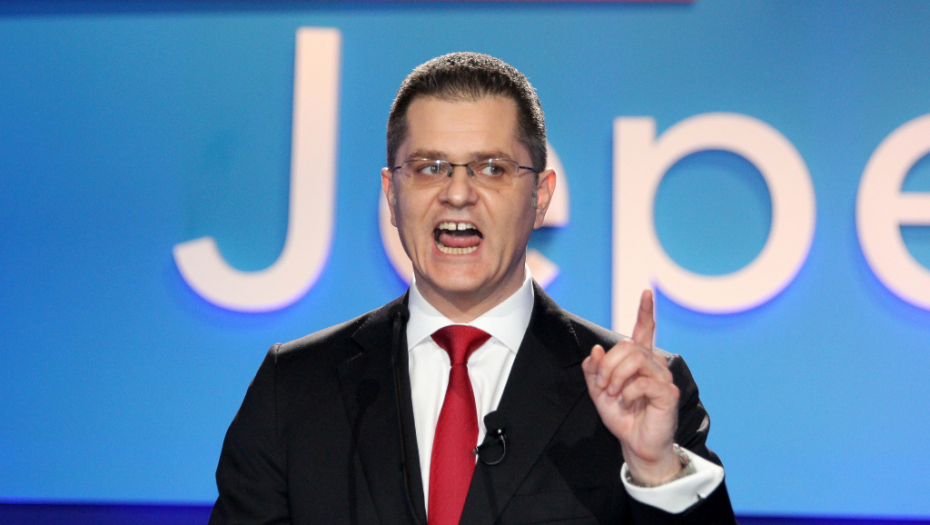 SANDRA BOŽIĆ UPUTILA PORUKU ĐILASOVIM PRISTALICAMA:  Današnju sednicu trebalo je da prate sa najvećom pažnjom , da nauče kako se voli, poštuje i brani svoja zemlja