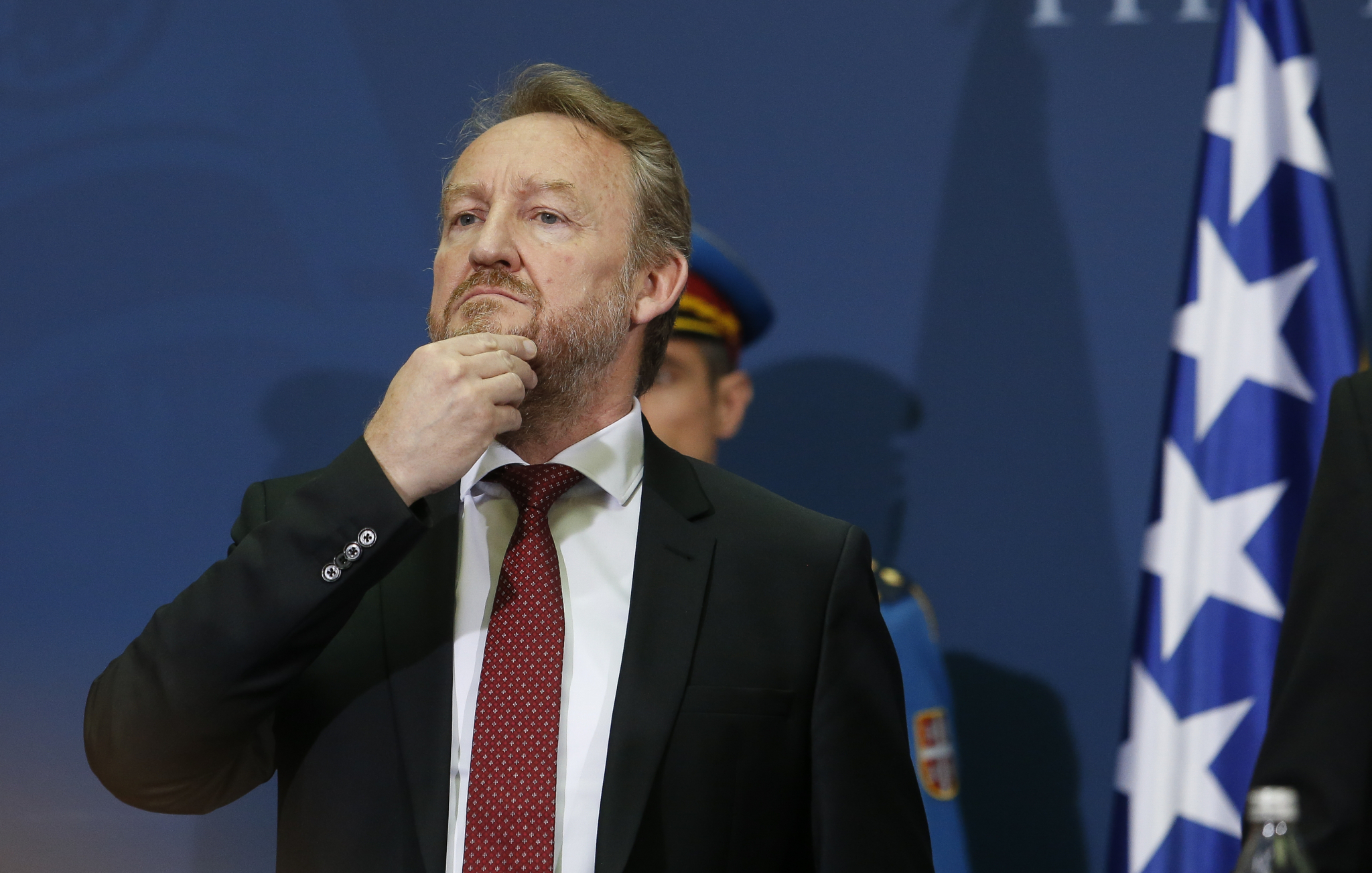 BAKIR IZETBEGOVIĆ IMITIRA SVOG BABU Šta se krije iza ratnog zanosa u Sarajevu?