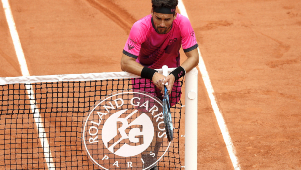 BIZARNOSTIMA NA ROLAN GAROSU NEMA KRAJA! Italijan potpuno poludeo, bilo je i krvi (VIDEO)