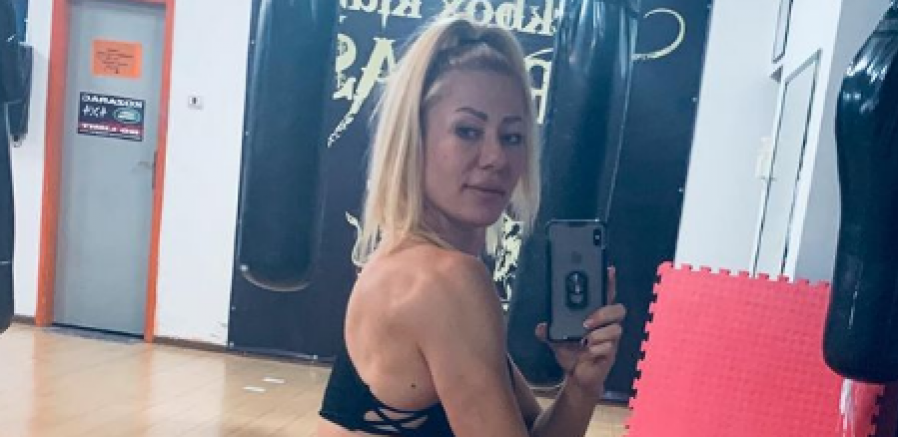 OPČINILA JE SVE! Dok su pesnice sevale na bokserskom večitom derbiju, svi su gledali u ovu zanosnu plavušu!