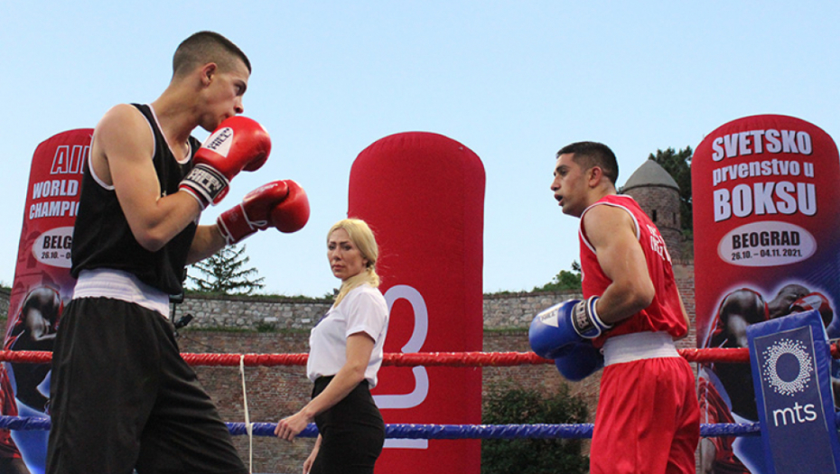 SPEKTAKL! Boks derbi večitih ukrasio Mali Kalemegdan!
