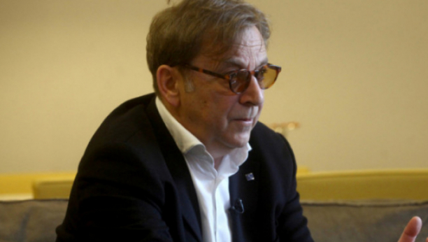 SLOMLJENI OD TUGE I BOLA ZBOG NJEGOVE SMRTI Glumci se opraštaju od čuvenog reditelja, a potresne poruke kidaju dušu! (FOTO)