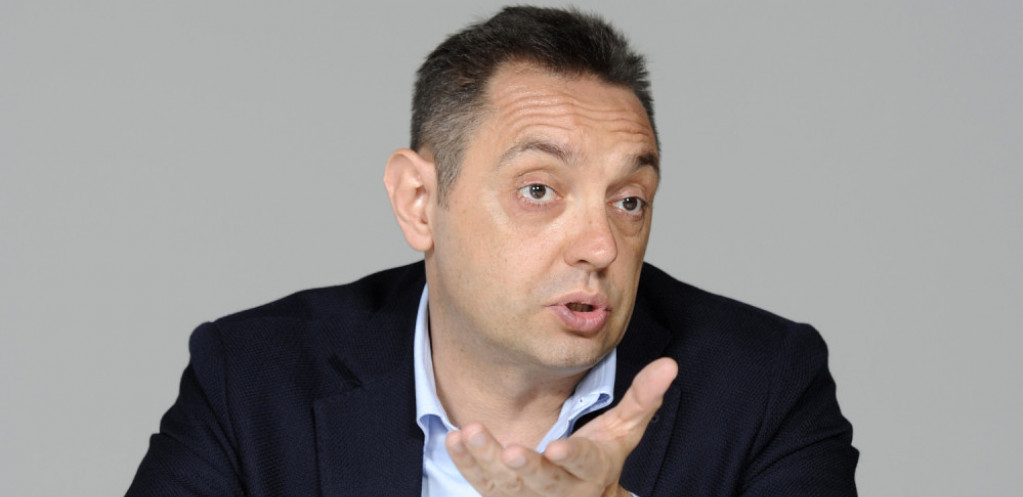 HRVATSKA NA NOGAMA ZBOG VULINOVIH REČI Pucaju ih kompleksi