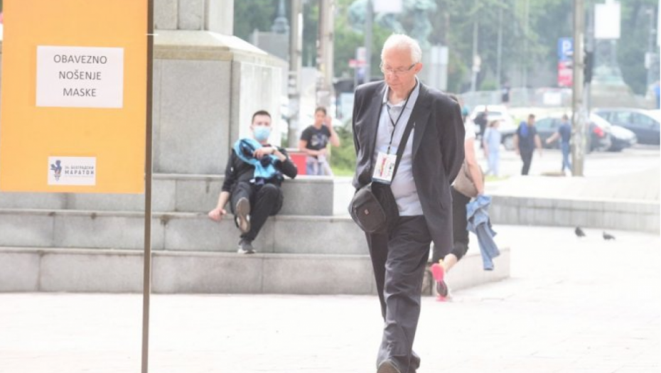 Kon je bez maske šetao Beogradom, a onda je nastala antologijska fotografija