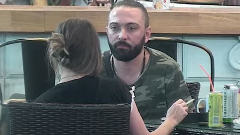 NE MOGU DA SE OBUZDAJU! Rijaliti učesnici se žestoko dohvatili naočigled svih, uzdasi odzvanjali vilom Parova!