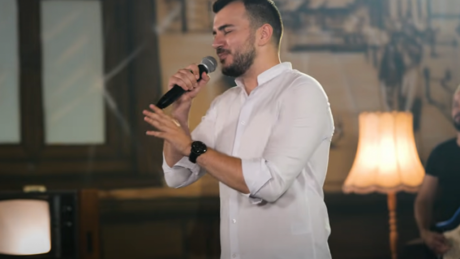 PIŠTOLJI, BATINE I PRETNJE Pevač progovorio o strašnim scenama nakon nastupa, zbog ovoga je čak i plakao!