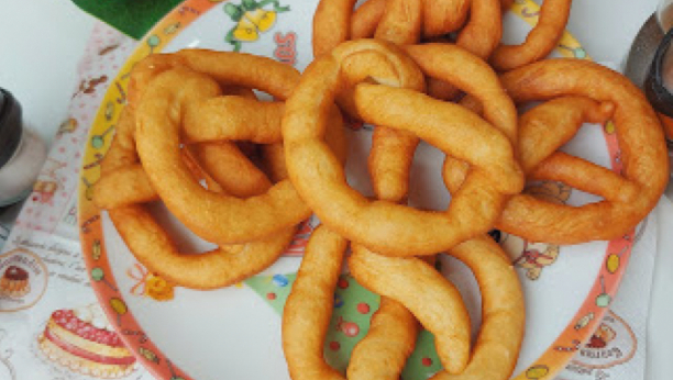 Probajte obavezno! Fantastičan recept – pereca uštipci za 10 min (VIDEO)